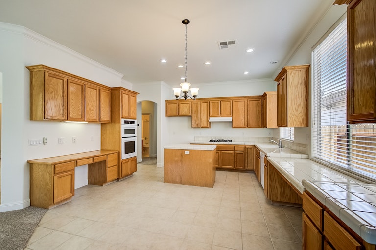 Photo 4 of 28 - 9405 Moondancer Cir, Roseville, CA 95747