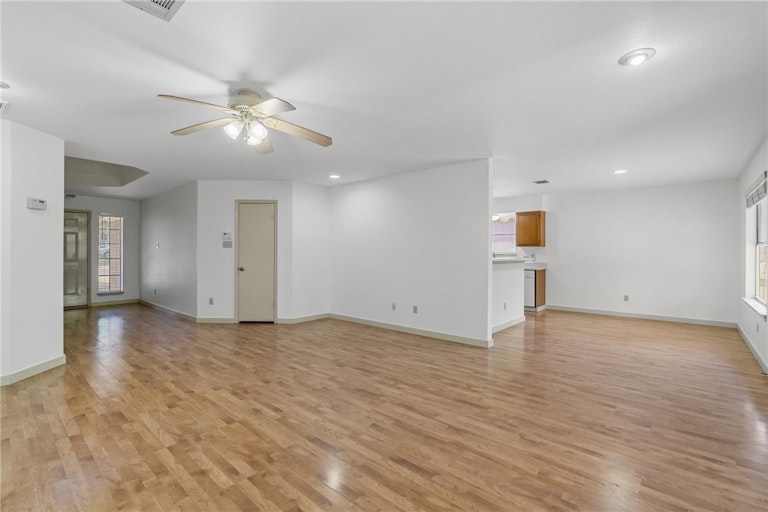 Photo 6 of 30 - 8801 Piney Creek Bnd, Austin, TX 78745