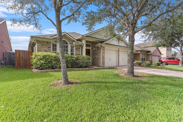 Photo 2 of 25 - 3284 Gladewater Ln, League City, TX 77573