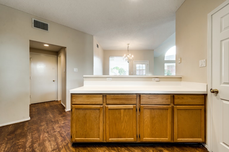 Photo 8 of 27 - 2124 Amber Spgs, Mesquite, TX 75181