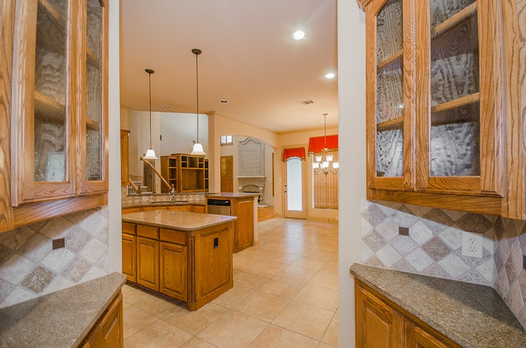 Photo 16 of 47 - 3006 Queen Ann Ct, Arlington, TX 76001