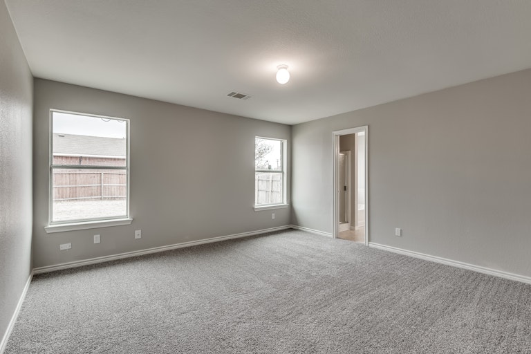 Photo 14 of 24 - 2909 Victorian Forest Dr, Dallas, TX 75227