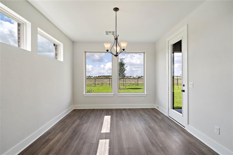 Photo 15 of 35 - 1610 Sequoia Run Dr, Rosharon, TX 77583