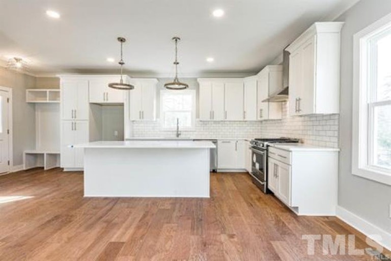 Photo 7 of 51 - 705 Colleton Rd, Raleigh, NC 27610