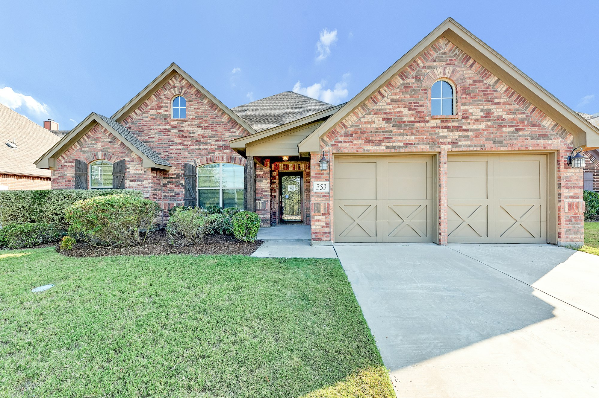 Photo 1 of 27 - 553 Sterling Dr, Fort Worth, TX 76126