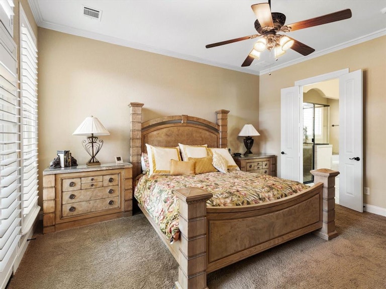 Photo 17 of 31 - 5421 Pershing Ave, Fort Worth, TX 76107