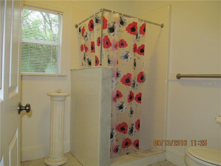 Photo 9 of 12 - 210 Luella Ct, Deland, FL 32720