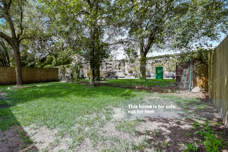 Photo 14 of 30 - 574 Chancellor Dr W, Jacksonville, FL 32225