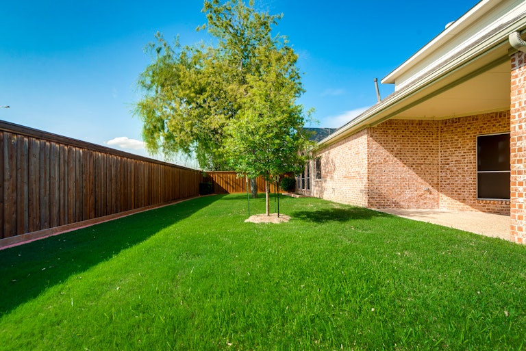 Photo 33 of 33 - 2208 Fairfax Trl, Denton, TX 76205