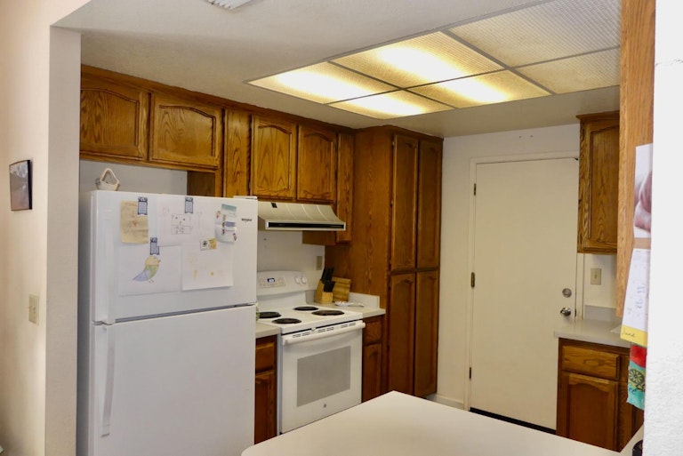 Photo 3 of 13 - 8001 Ruxton Ct, Sacramento, CA 95828
