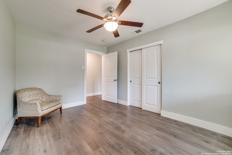 Photo 24 of 27 - 837 Canterbury Hill St, San Antonio, TX 78209