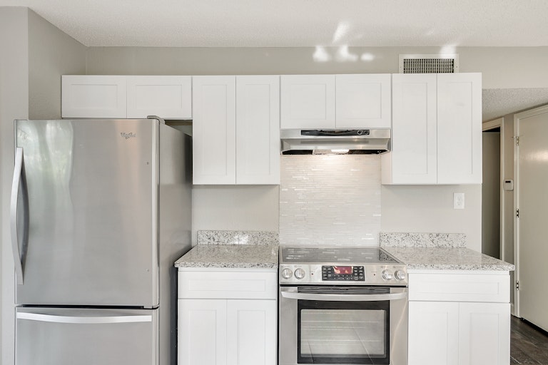 Photo 6 of 27 - 2316 Hollybush Ln, Bedford, TX 76021