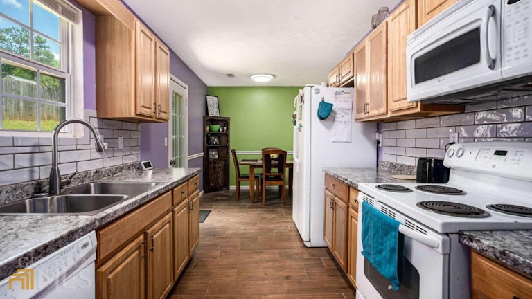 Photo 13 of 33 - 6732 Dorsett Shoals Rd, Douglasville, GA 30135