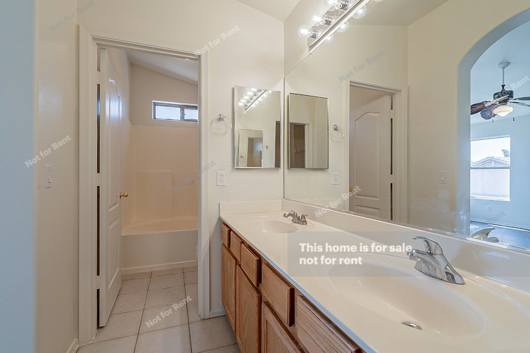 Photo 6 of 28 - 10111 E Capri Ave, Mesa, AZ 85208
