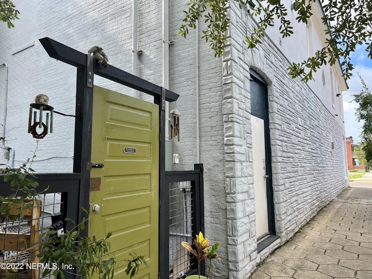 Photo 3 of 23 - 401 E 8th St, Jacksonville, FL 32206