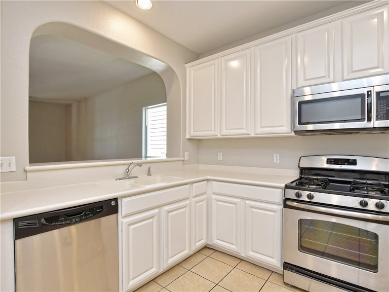 Photo 11 of 40 - 2116 Amur Dr, Austin, TX 78745