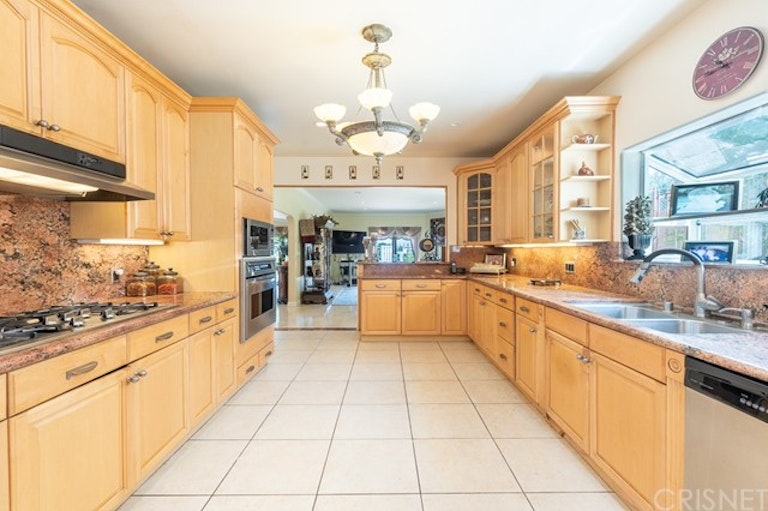 Photo 10 of 35 - 4705 Sophia Ave, Encino, CA 91436