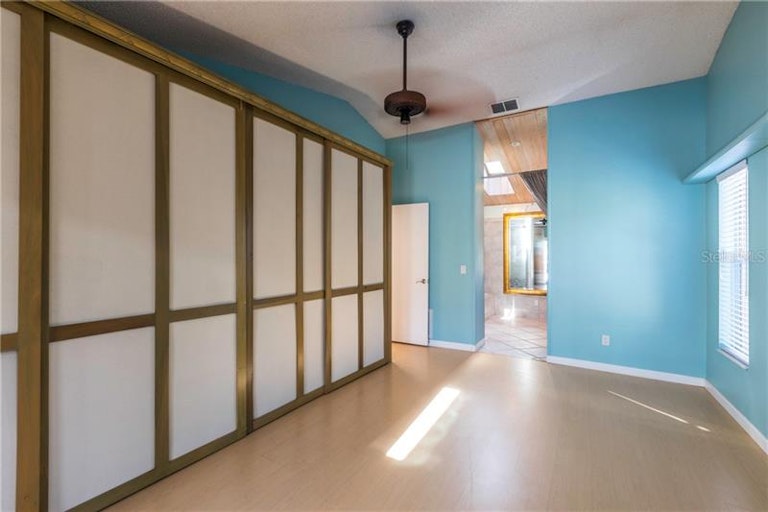 Photo 6 of 25 - 16618 Vallely Dr, Tampa, FL 33618