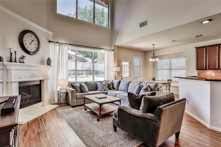 Photo 16 of 32 - 3949 Diamond Ridge Dr, Fort Worth, TX 76244