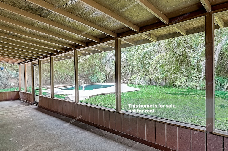 Photo 22 of 38 - 6382 Johnnie Cir W, Jacksonville, FL 32244