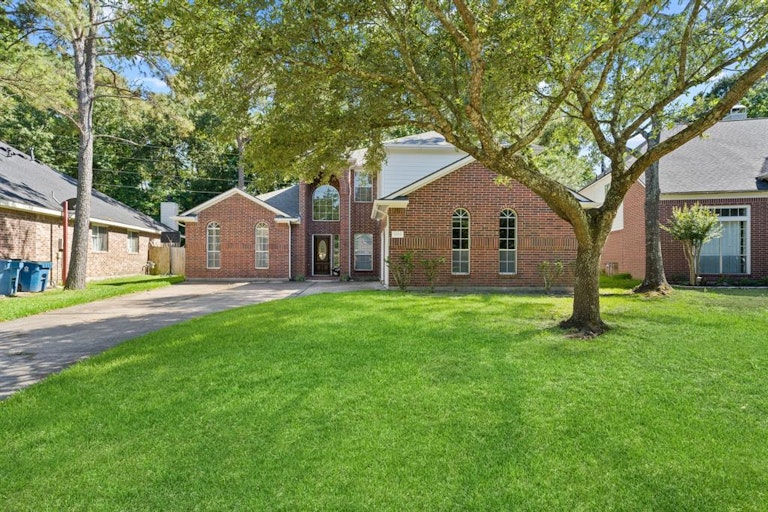 Photo 2 of 26 - 18115 Polo Meadow Dr, Humble, TX 77346