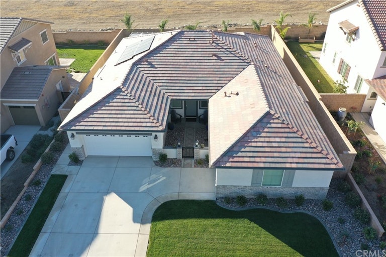 Photo 3 of 50 - 5120 Armendarez Ln, Fontana, CA 92336