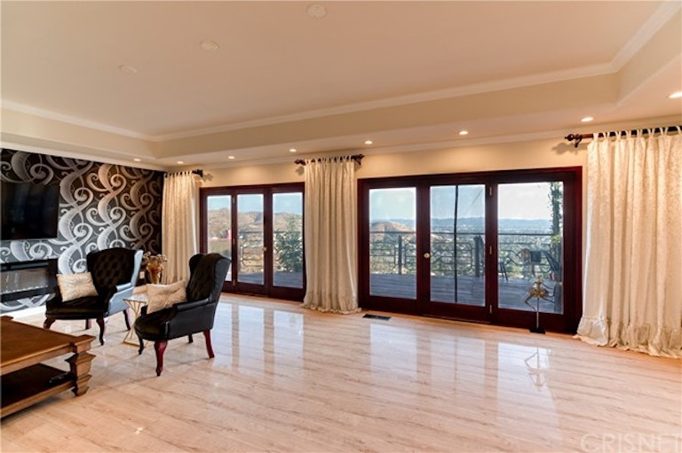Photo 6 of 36 - 10366 Ormond St, Sunland, CA 91040