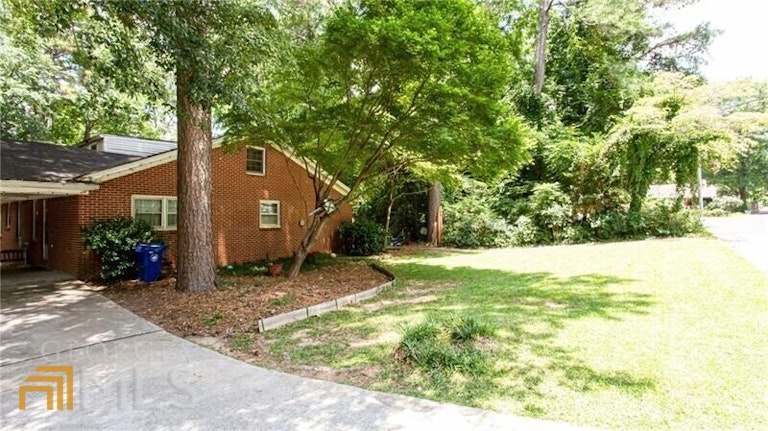 Photo 33 of 37 - 2612 Clairmont Rd NE, Atlanta, GA 30329