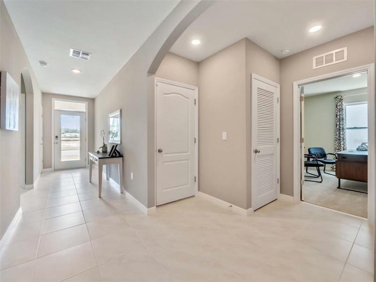 Photo 16 of 31 - 1060 Courtland Blvd, Deltona, FL 32738