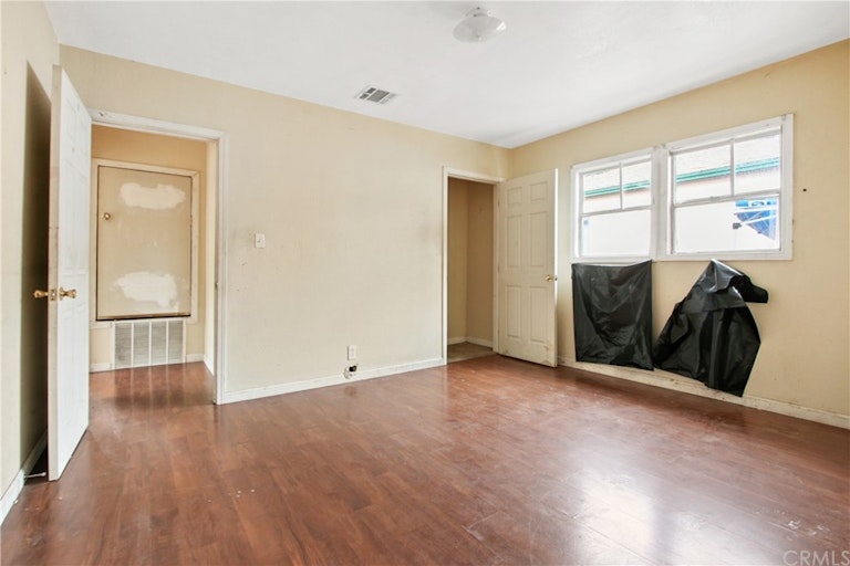 Photo 9 of 18 - 226 E 88th Pl, Los Angeles, CA 90003