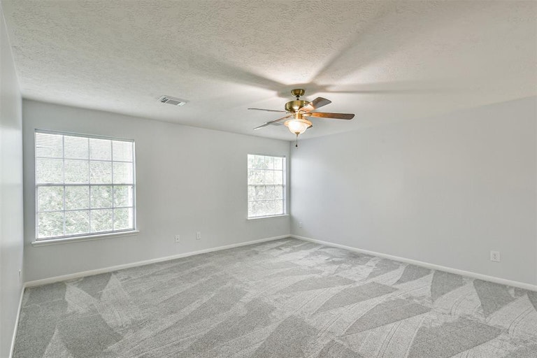 Photo 20 of 34 - 16026 Biscayne Shoals Dr, Friendswood, TX 77546