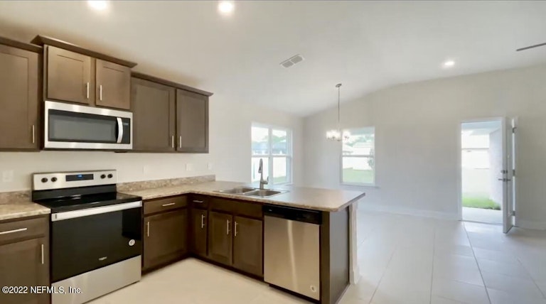 Photo 6 of 11 - 8058 Belsay Cir, Jacksonville, FL 32219