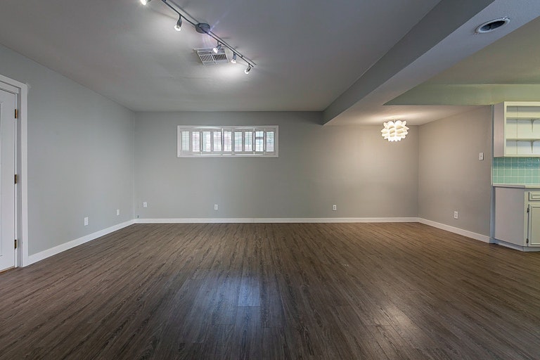 Photo 12 of 29 - 5822 Imogene St, Houston, TX 77074