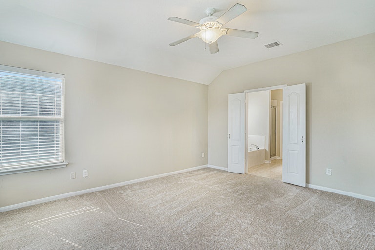 Photo 10 of 17 - 1315 Lucas St, Pearland, TX 77581