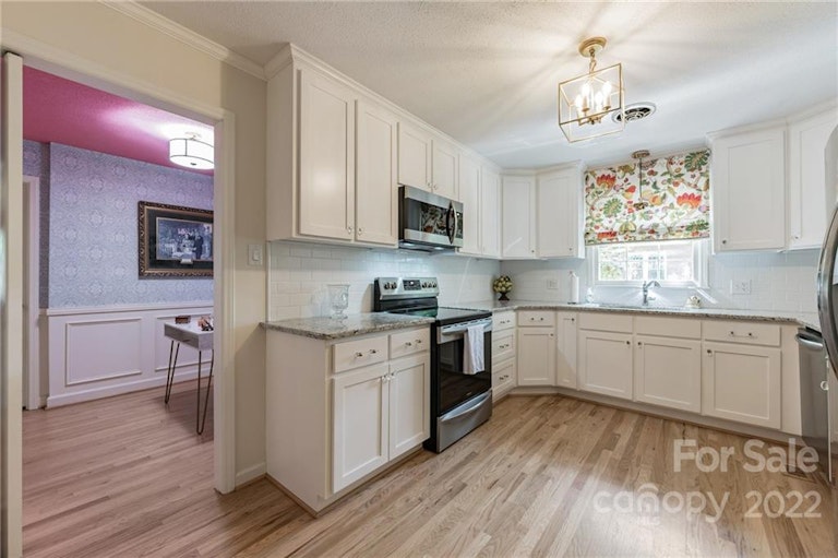 Photo 10 of 22 - 419 Davie Ave, Statesville, NC 28677