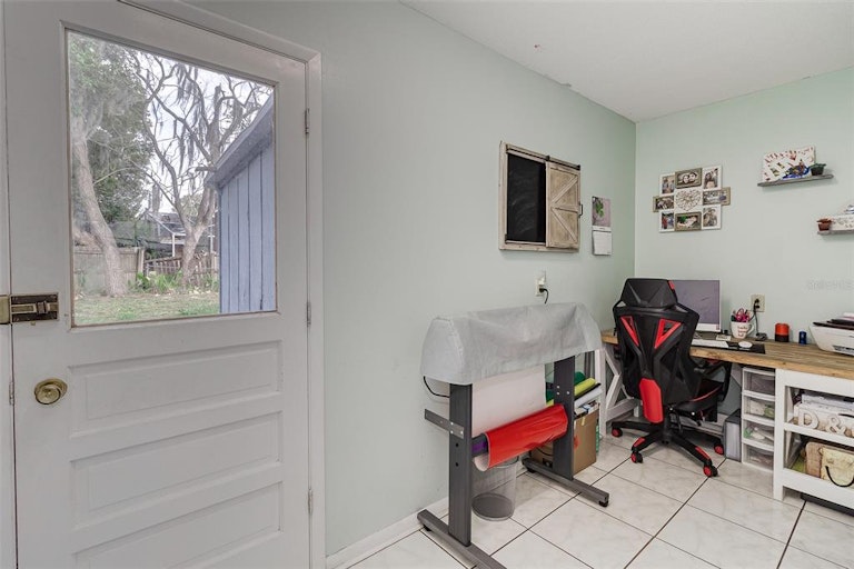 Photo 16 of 33 - 5427 Harbor Dr W, Lakeland, FL 33809