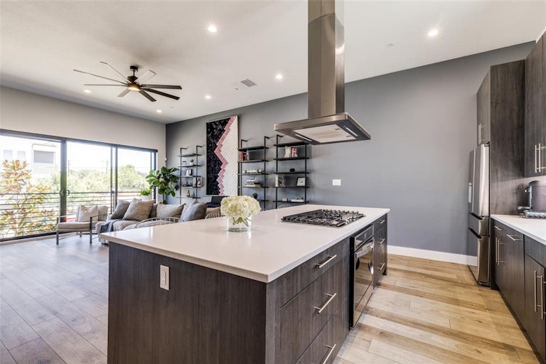 Photo 7 of 24 - 1865 Summit Ave #102, Dallas, TX 75206