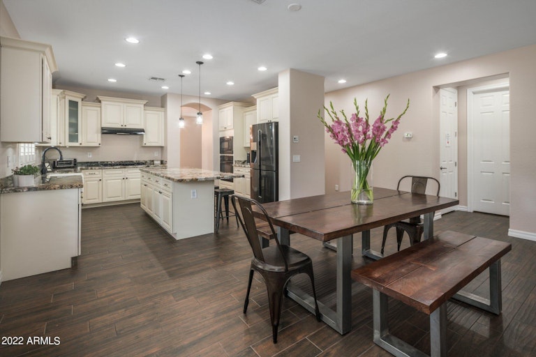 Photo 5 of 29 - 2595 E Carob Dr, Gilbert, AZ 85298