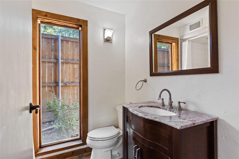 Photo 27 of 36 - 6162 Prospect Ave, Dallas, TX 75214