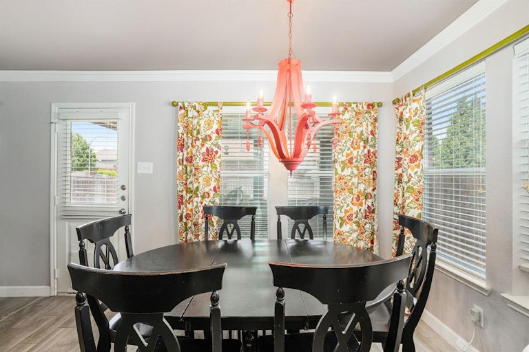 Photo 12 of 34 - 5901 Westgate Dr, Fort Worth, TX 76179