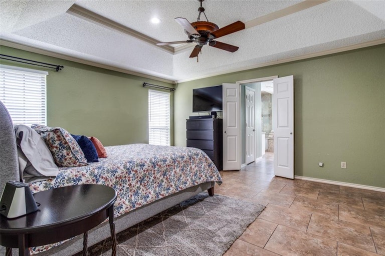 Photo 19 of 27 - 3825 Edgewater Dr, Bedford, TX 76021