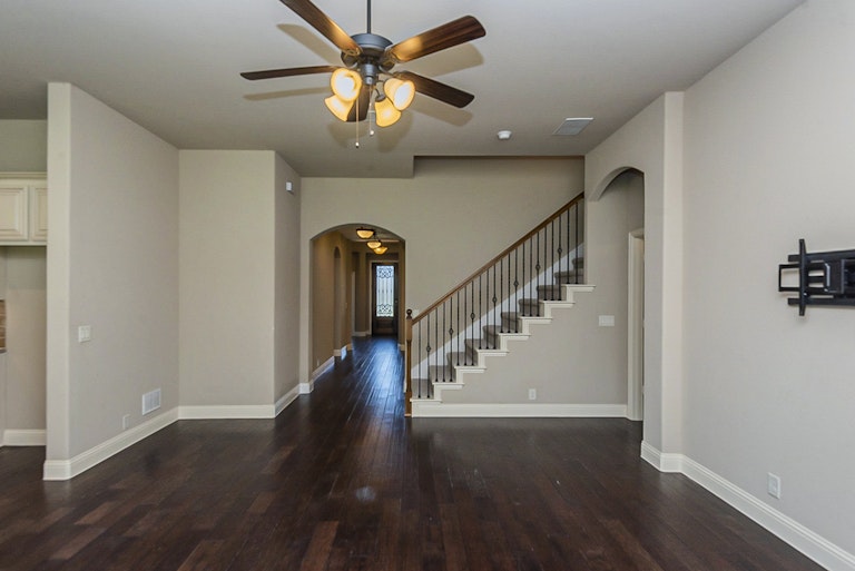 Photo 13 of 32 - 1110 Safrano St, Midlothian, TX 76065
