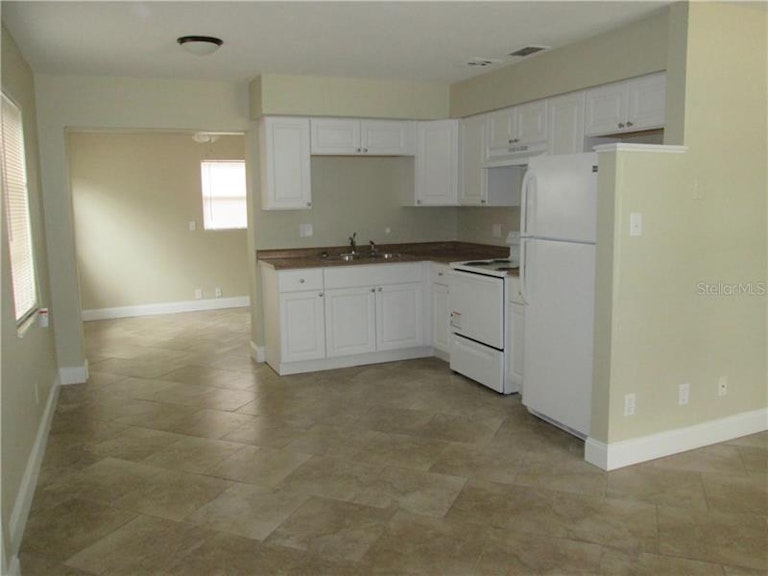 Photo 4 of 18 - 747 74th Ave N, Saint Petersburg, FL 33702