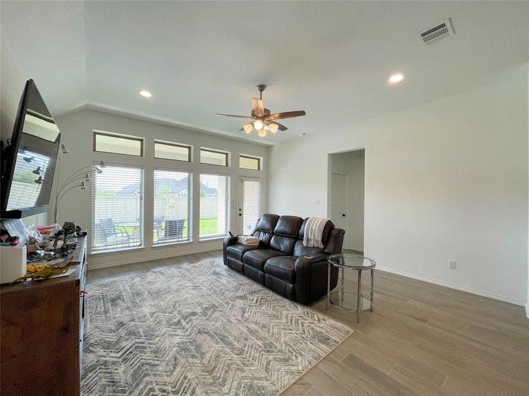 Photo 7 of 33 - 2146 Coyote Run Dr, Katy, TX 77494