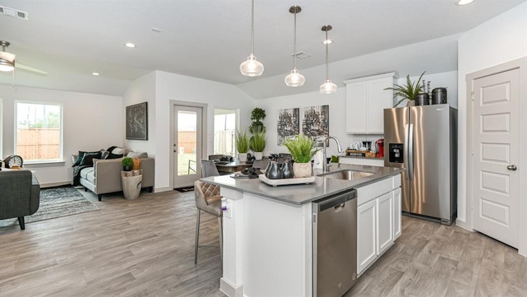 Photo 3 of 15 - 13 Desert Spring Ln, Manvel, TX 77578