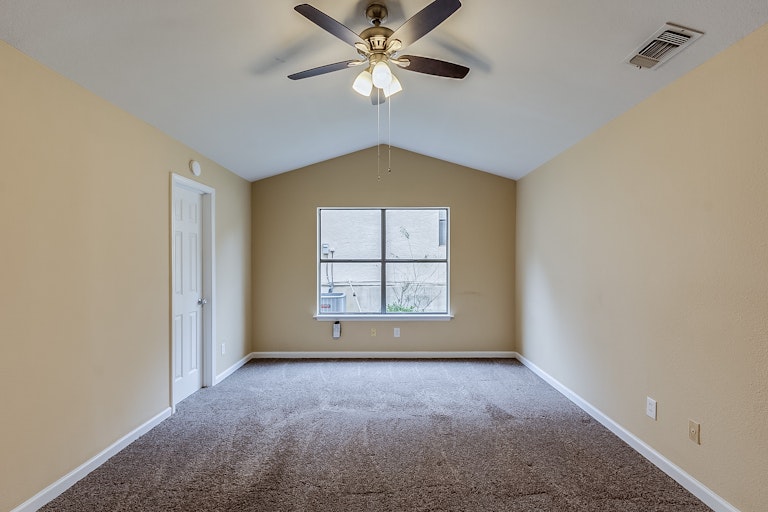 Photo 6 of 13 - 9562 Cloverdale, San Antonio, TX 78250