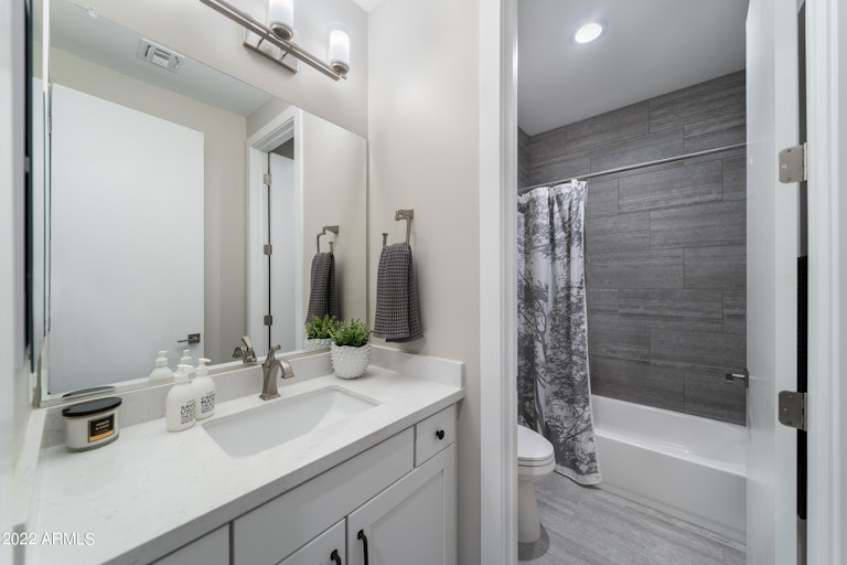 Photo 19 of 39 - 3200 N 39th St #14, Phoenix, AZ 85018