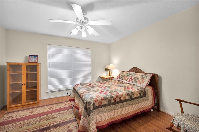 Photo 10 of 33 - 22302 Lamaster Ln, Spring, TX 77373