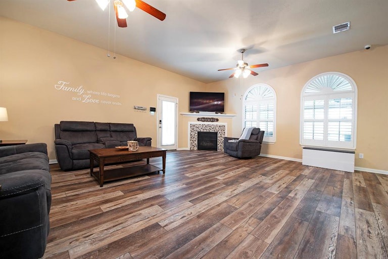 Photo 7 of 48 - 1814 Flagstaff Ln, League City, TX 77573
