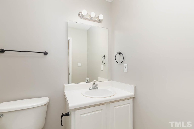 Photo 17 of 32 - 155 Duck Pond Ln, Clayton, NC 27520